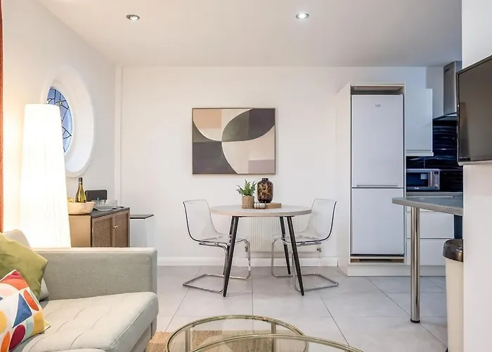 Central Belfast Apartments, Salisbury