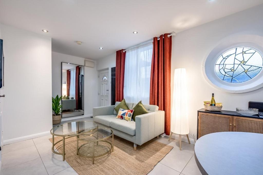 Apartments, Salisbury Apartment *